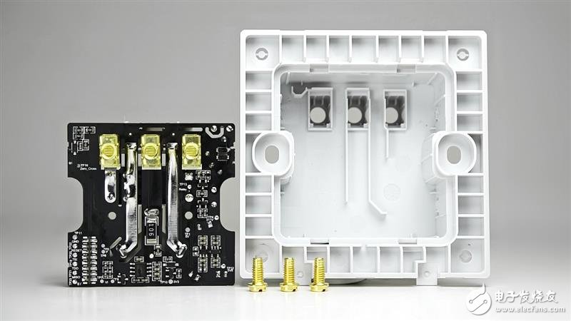 綠米Aqara智能墻壁插座拆解：這工藝 服了！