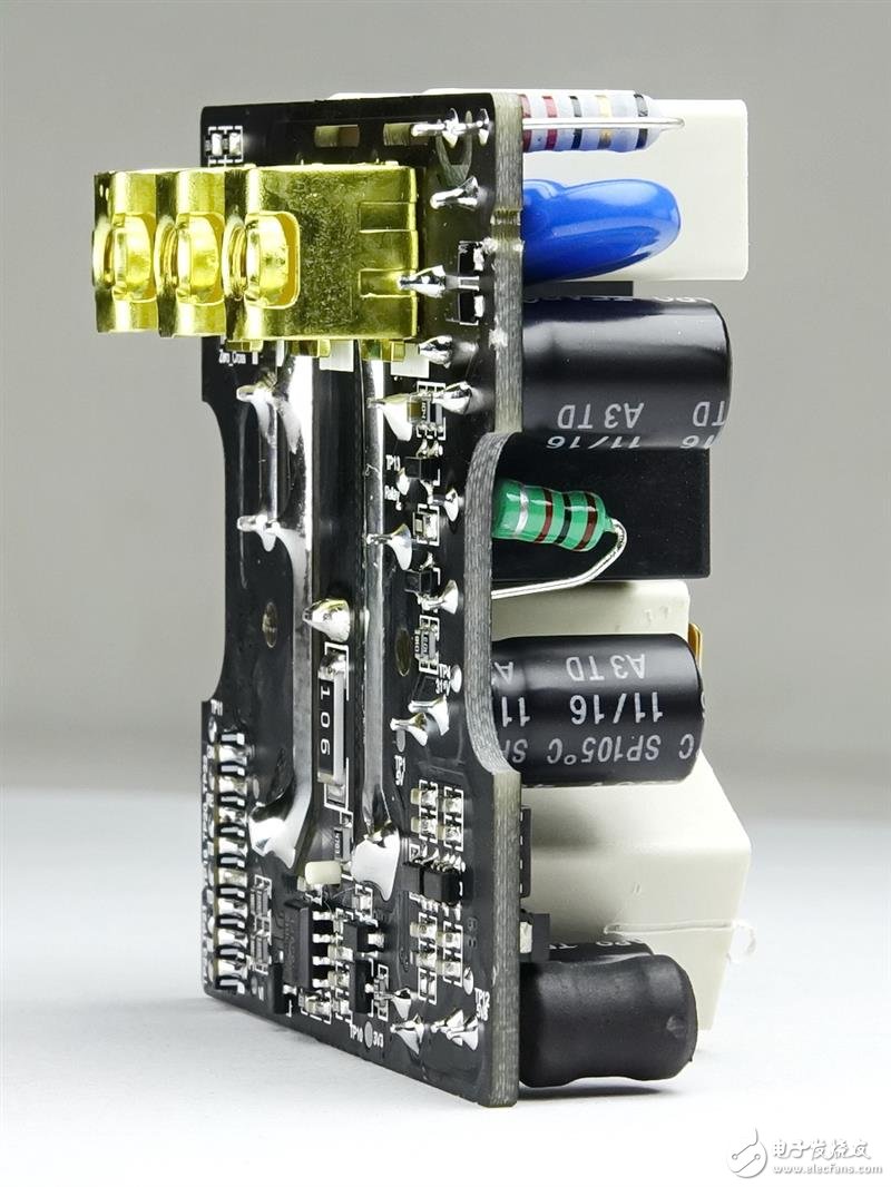 綠米Aqara智能墻壁插座拆解：這工藝 服了！