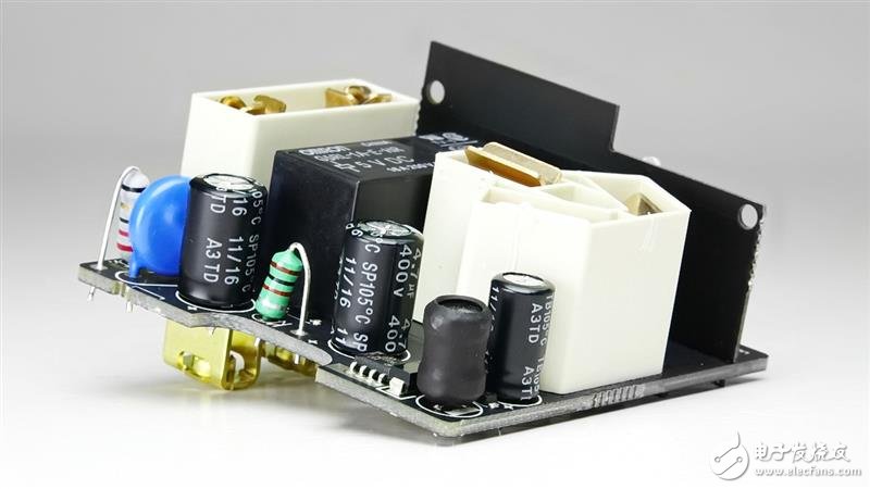 綠米Aqara智能墻壁插座拆解：這工藝 服了！