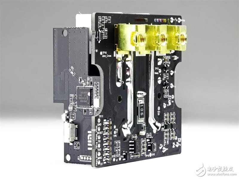 綠米Aqara智能墻壁插座拆解：這工藝 服了！