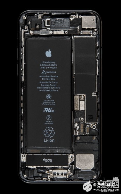 從1到8全部拆解！iPhone十年來(lái)內(nèi)部變化：發(fā)現(xiàn)驚人秘密