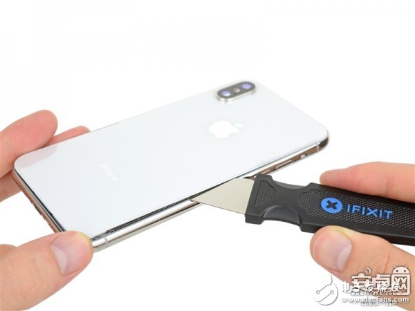 iPhone X最專業(yè)深度拆解！驚現(xiàn)神秘芯片