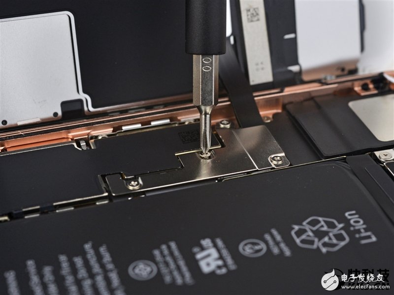 iPhone 8完全拆解：罕見2GB內(nèi)存造就奇跡！