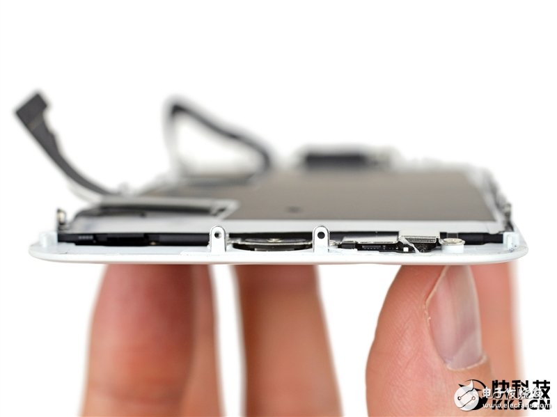 iPhone 8完全拆解：罕見2GB內(nèi)存造就奇跡！
