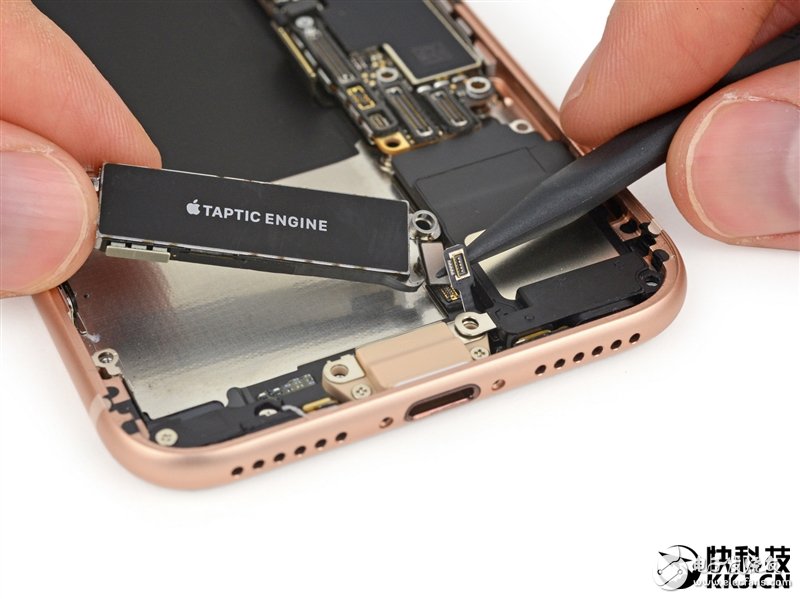 iPhone 8完全拆解：罕見2GB內(nèi)存造就奇跡！