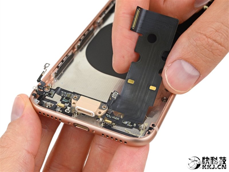 iPhone 8完全拆解：罕見2GB內(nèi)存造就奇跡！