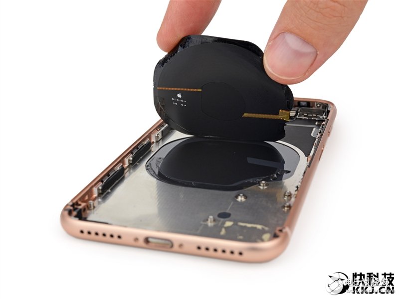iPhone 8完全拆解：罕見2GB內(nèi)存造就奇跡！