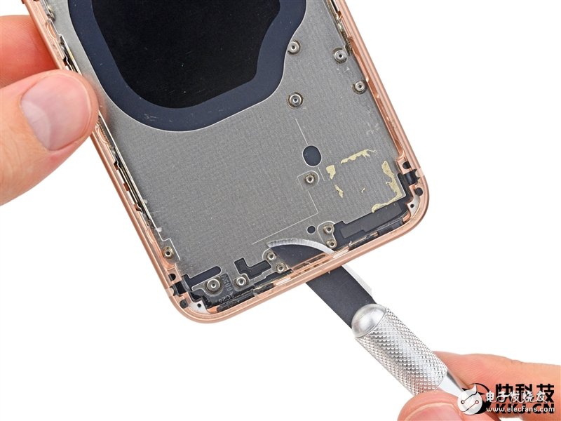 iPhone 8完全拆解：罕見2GB內(nèi)存造就奇跡！