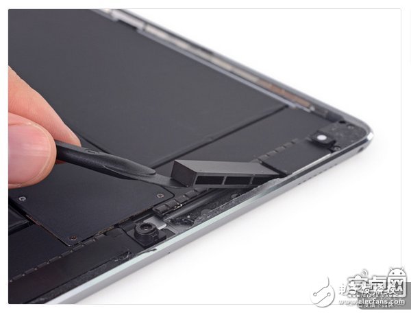 10.5英寸iPad Pro拆解：內(nèi)部是這個樣子