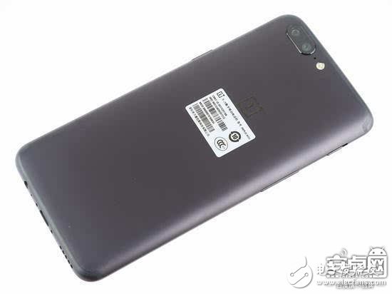 做工對得起2999元售價嗎？一加5完全拆解