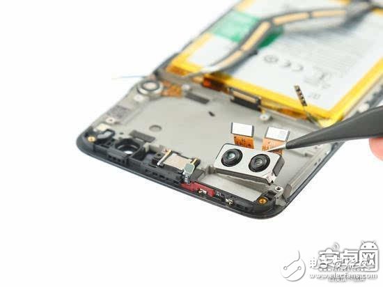 做工對得起2999元售價嗎？一加5完全拆解