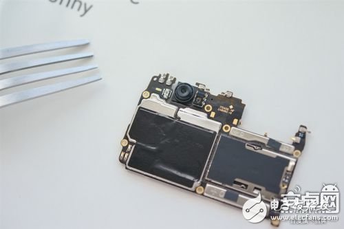 2999元！OPPO R11拆解：居然具備生活防水？(組圖)