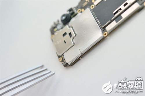 2999元！OPPO R11拆解：居然具備生活防水？(組圖)