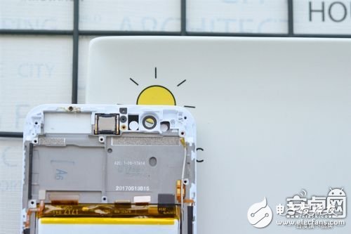 2999元！OPPO R11拆解：居然具備生活防水？(組圖)