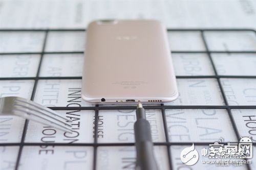 2999元！OPPO R11拆解：居然具備生活防水？(組圖)
