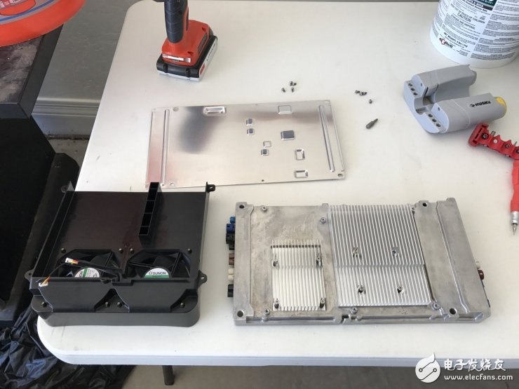 特斯拉Autopilot2.0計算單元全拆解，英偉達PX 2到底長什么樣？