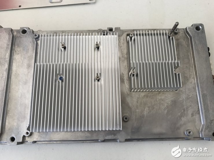 特斯拉Autopilot2.0計算單元全拆解，英偉達PX 2到底長什么樣？