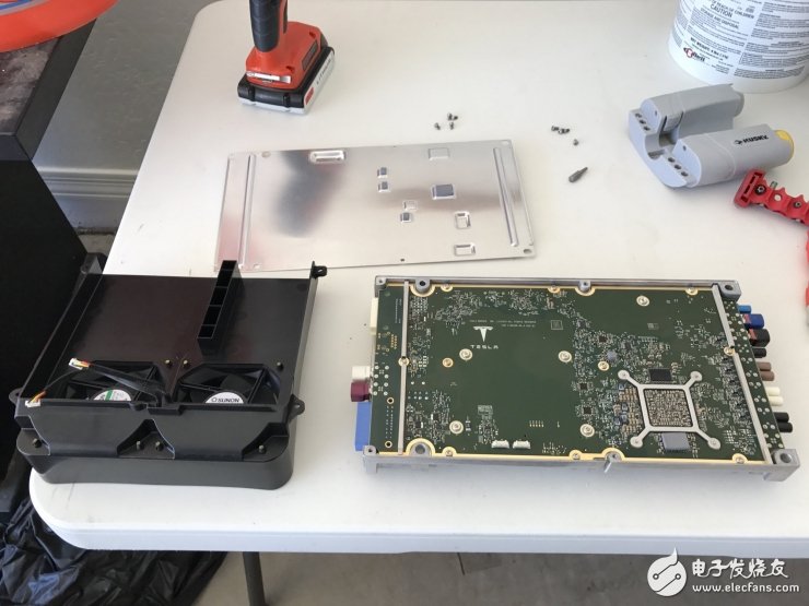 特斯拉Autopilot2.0計算單元全拆解，英偉達PX 2到底長什么樣？