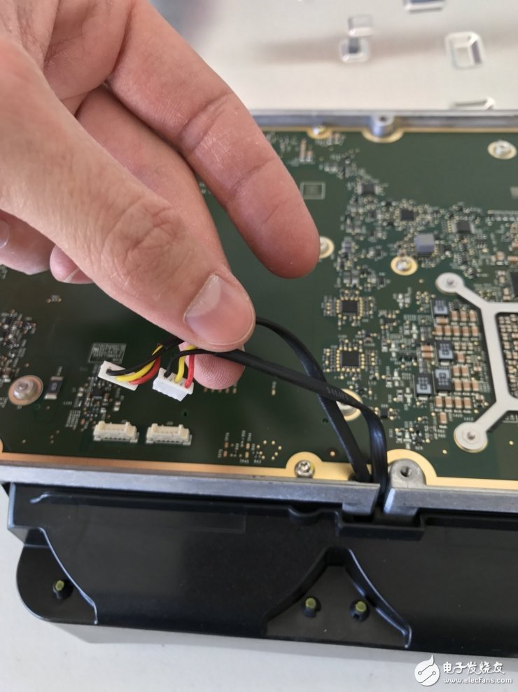 特斯拉Autopilot2.0計算單元全拆解，英偉達PX 2到底長什么樣？