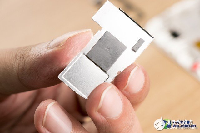 能否成為拍照攪局者？海信H10拆解圖賞