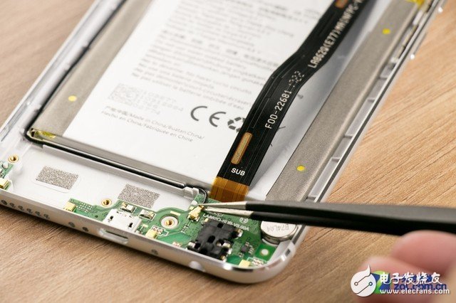 能否成為拍照攪局者？海信H10拆解圖賞