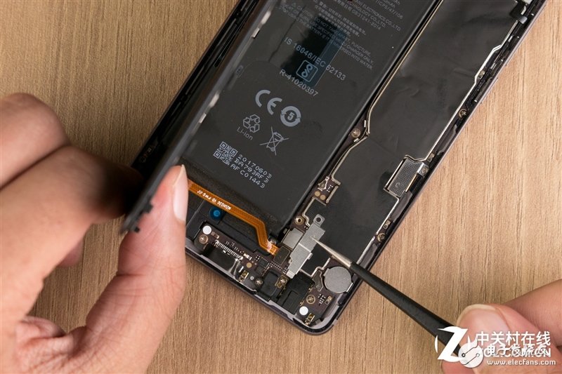 250萬刀定制副屏花得值！魅族PRO 7 Plus拆解