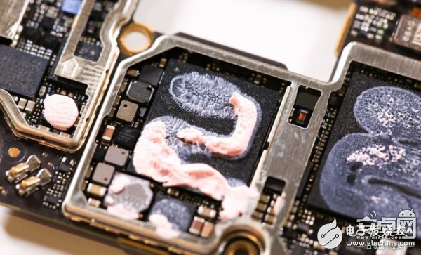 原創(chuàng) 8曲面智慧手機(jī)榮耀MAGIC拆機(jī)：傳感器眾多，做工細(xì)致！
