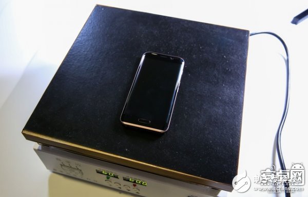 原創(chuàng) 8曲面智慧手機(jī)榮耀MAGIC拆機(jī)：傳感器眾多，做工細(xì)致！