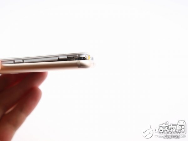 小米Max 2手機(jī)拆解：動(dòng)手難度不高，容易維修