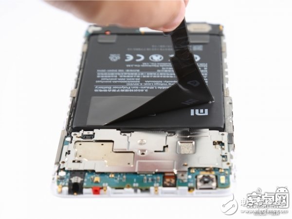 小米Max 2手機(jī)拆解：動(dòng)手難度不高，容易維修