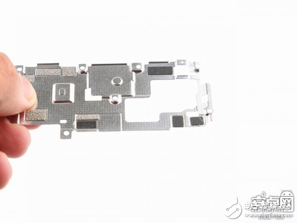小米Max 2手機(jī)拆解：動(dòng)手難度不高，容易維修
