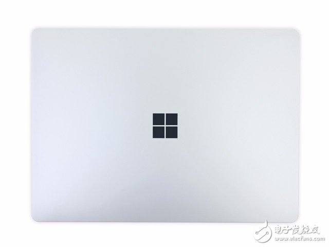 機(jī)身A面，經(jīng)典的微軟Logo