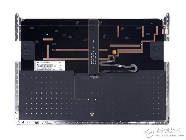 鍵盤拆下來了，就像這樣。