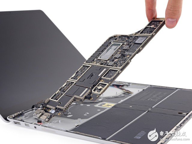 主板部分全部拆下。