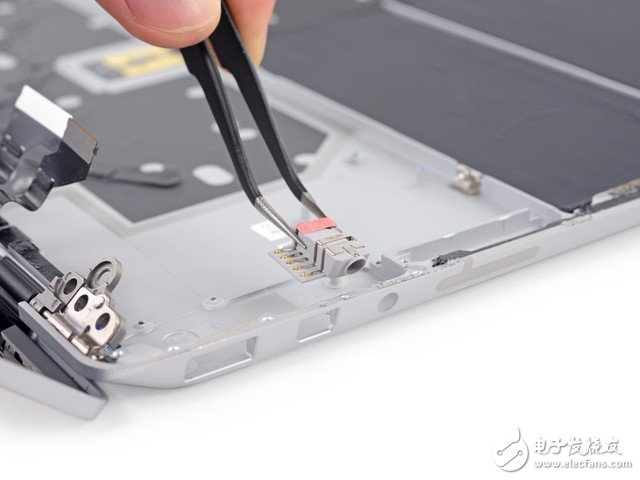 這是耳機(jī)接口。