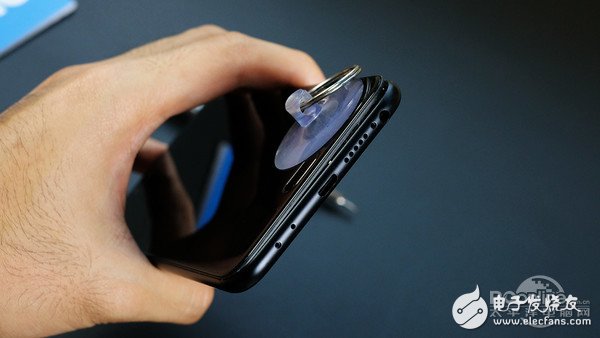 如何同時塞進4個攝像頭+3450mAh電池？金立S10拆解