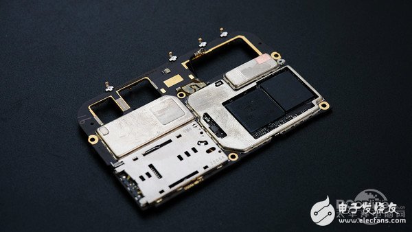 如何同時塞進4個攝像頭+3450mAh電池？金立S10拆解