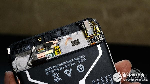 如何同時塞進4個攝像頭+3450mAh電池？金立S10拆解