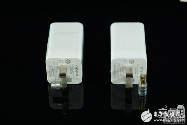 誰(shuí)是李鬼？真假OPPO VOOC閃充充電器對(duì)比拆解