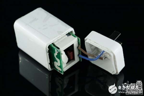 誰(shuí)是李鬼？真假OPPO VOOC閃充充電器對(duì)比拆解