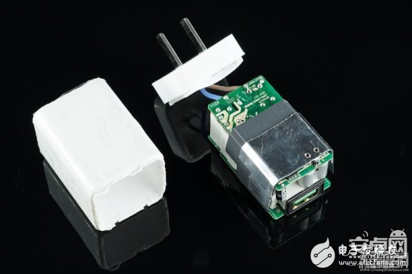 誰(shuí)是李鬼？真假OPPO VOOC閃充充電器對(duì)比拆解