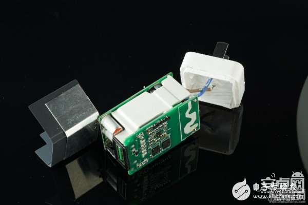 誰(shuí)是李鬼？真假OPPO VOOC閃充充電器對(duì)比拆解