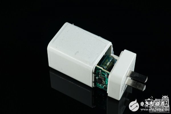 誰(shuí)是李鬼？真假OPPO VOOC閃充充電器對(duì)比拆解