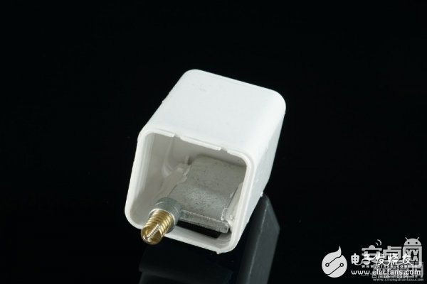 誰(shuí)是李鬼？真假OPPO VOOC閃充充電器對(duì)比拆解