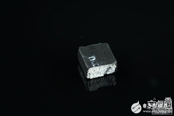 誰(shuí)是李鬼？真假OPPO VOOC閃充充電器對(duì)比拆解