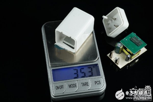 誰(shuí)是李鬼？真假OPPO VOOC閃充充電器對(duì)比拆解