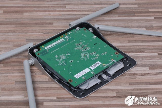 拆機(jī)實(shí)驗(yàn)室：探秘鋼筋鐵骨下的斐訊K2P