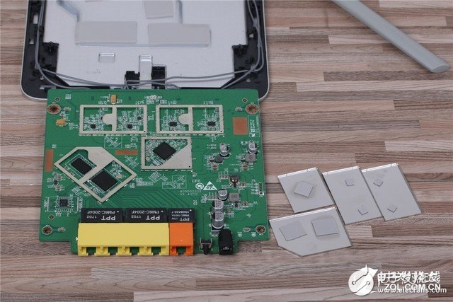 拆機(jī)實(shí)驗(yàn)室：探秘鋼筋鐵骨下的斐訊K2P