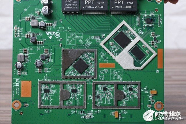 拆機(jī)實(shí)驗(yàn)室：探秘鋼筋鐵骨下的斐訊K2P