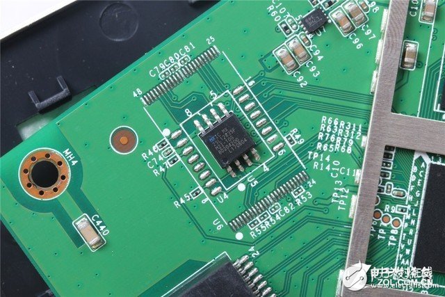 拆機(jī)實(shí)驗(yàn)室：探秘鋼筋鐵骨下的斐訊K2P